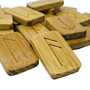 Руны из белой акации 4735 фото