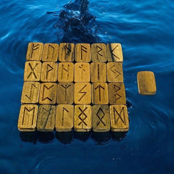 Руны из ореха 4735 фото